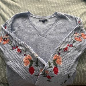 AE light purple sweater with floral sleeve
